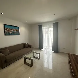 Duplex Penthouse In Sleeps 6 Gzira
